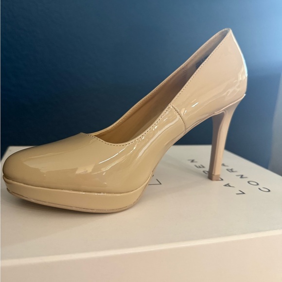 Sz 6- Nude colored patent heels - Picture 10 of 10